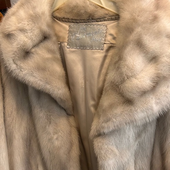 Fur coat - Picture 2 of 8